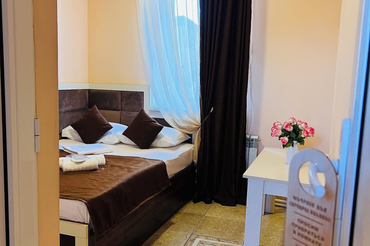 standard double room | desk, blackout curtains, iron/ironing board, free wifi