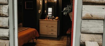 Fox’s Den Cozy Stay With WIFI