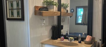 Fox’s Den Close to Town! Perfect for fishermen and Albertville Sand Mtn park