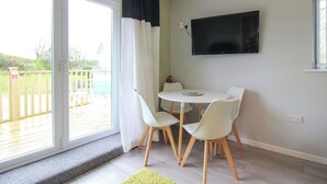 Dining - 2 bedroom accommodation in Bodmin (Bodmin)