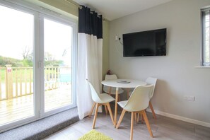 Dining - 2 bedroom accommodation in Bodmin (Bodmin)