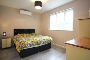 2 bedrooms, free WiFi, bed sheets - 2 bedroom accommodation in Bodmin (Bodmin)