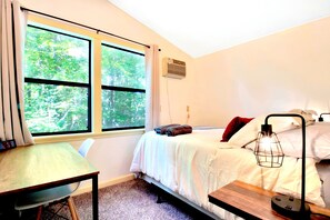 2 bedrooms, desk, iron/ironing board, free WiFi - Modern A-Frame in Blairsville - Indoor Hot Tub & Firepit (Young Harris)