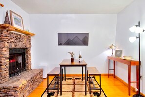 Dining - Modern A-Frame in Blairsville - Indoor Hot Tub & Firepit (Young Harris)