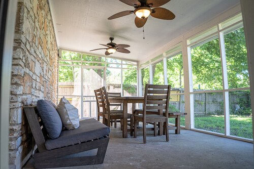 Beautifully remodeled Boerne Charm home located minutes from downtown