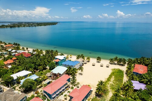 1BR Ground Floor Condo: Beach, Pool & Village Central