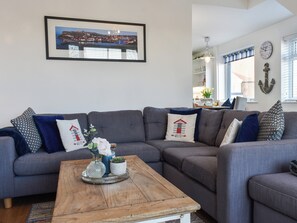 Living area - 2 bedroom accommodation in Whitby (Whitby)