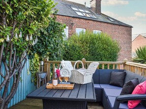 Property grounds - 2 bedroom accommodation in Whitby (Whitby)