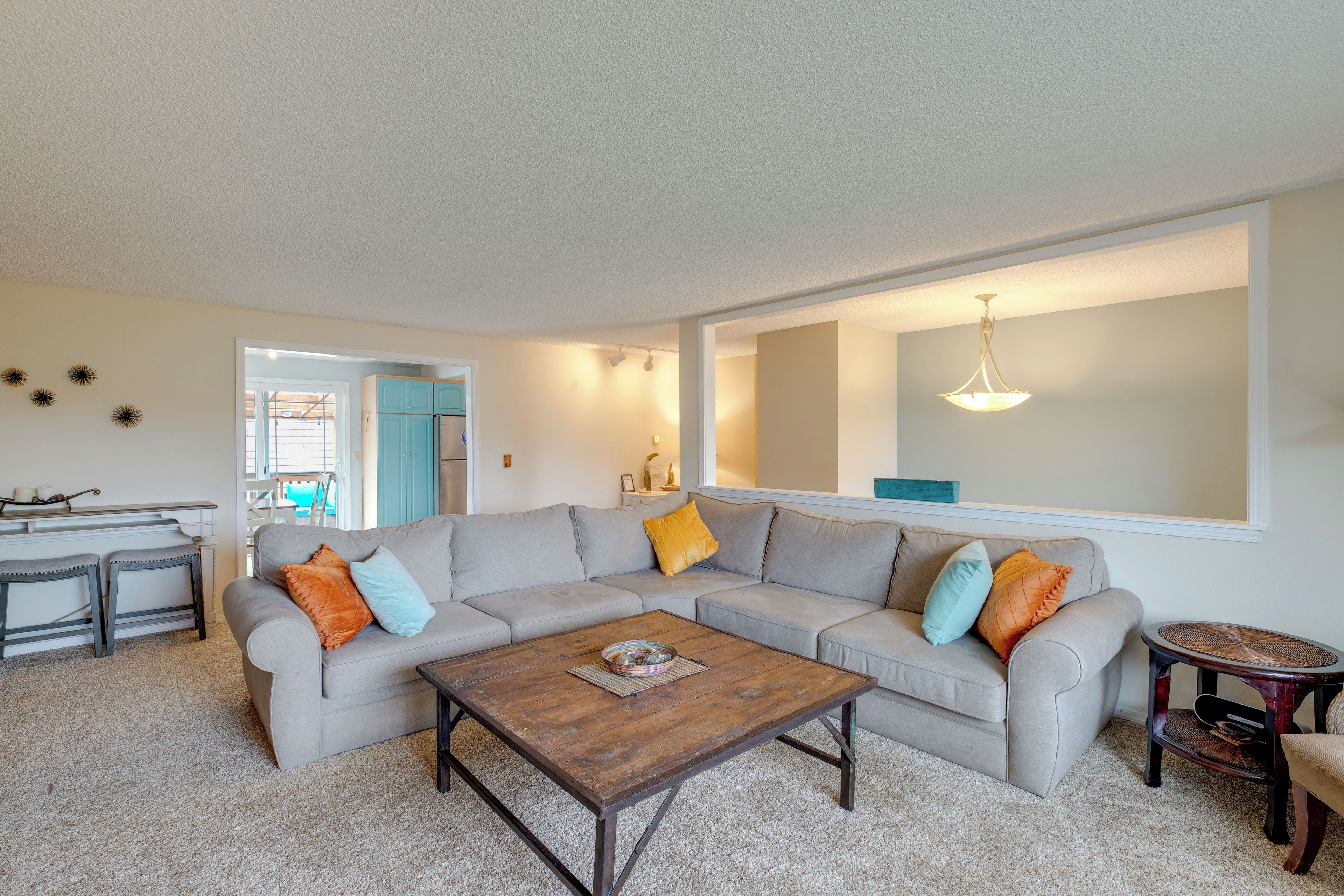 TV, fireplace, DVD player, books