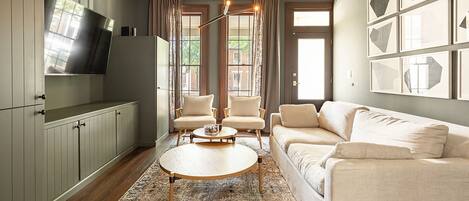 Smart TV, fireplace, stereo