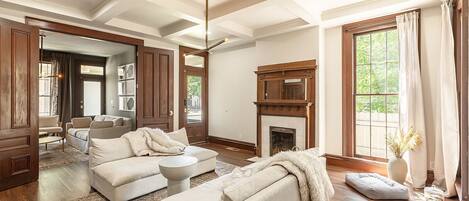 Smart TV, fireplace, stereo