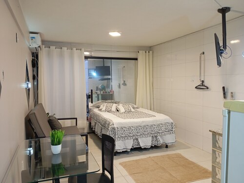 5 km from the airport