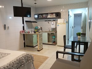 1 habitación, escritorio, tabla de planchar con plancha y wifi gratis 