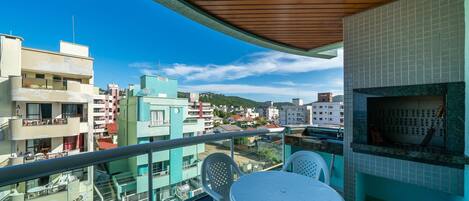 Apartment | Outdoor dining