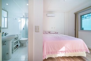 Apartment | Bathroom | Shower, rainfall showerhead