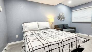 1 dormitorio, tabla de planchar con plancha, cuna de viaje y wifi gratis