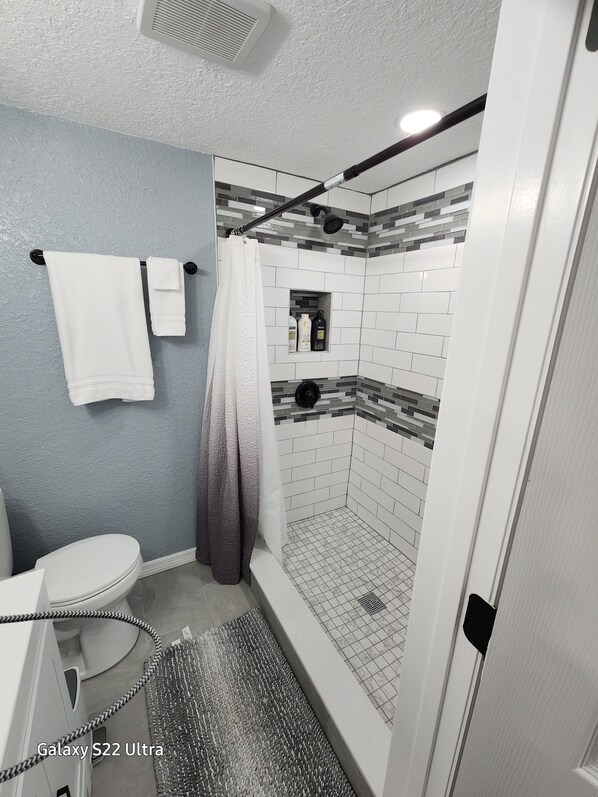 Shower, hair dryer, towels, soap - Studio 3 ! (Lakeland)