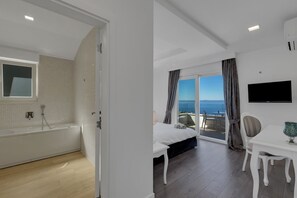 5 bedrooms, iron/ironing board, free WiFi, bed sheets