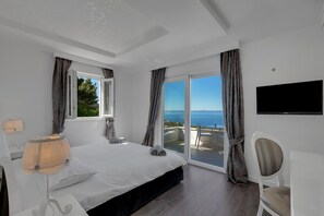 5 bedrooms, iron/ironing board, free WiFi, bed sheets