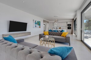 TV - Luxury Villa Misterio with Pool (Makarska)