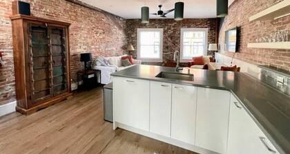 Private Rooftop Deck!/Artsy Apt/Old Port Arts Dist