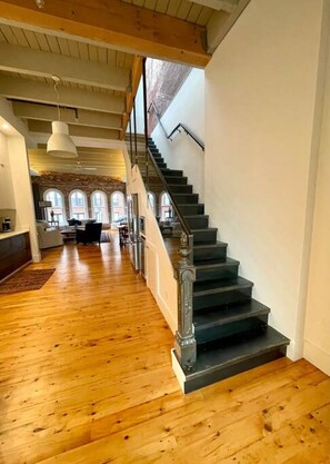 Interior - Free St Apt D · New Luxury Apt/Arts Dist/Sleeps8 (Portland)