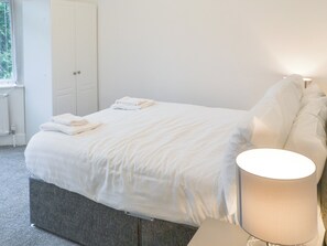 4 bedrooms, free WiFi, bed sheets