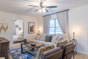 4 habitaciones, tabla de planchar con plancha y wifi gratis 