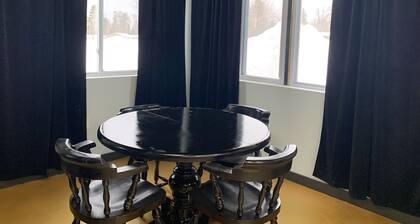 Cozy Retreat Near Town, Trails & Attractions – Your Gateway to Michigan’s UP
