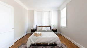 2 多间卧室、办公桌、熨斗/熨衣板、WiFi