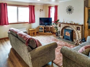 Fireplace - 3 bedroom accommodation in Ahmor, Isle of North Uist (Ahmor, Isle of North Uist)