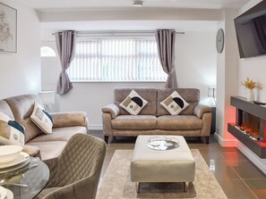 Living area - The Farmhouse - UK42780 (Winterton-on-Sea)