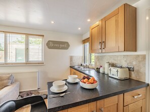Freezer - Clay Lake Cottages - Dad's Shed (Alvingham)