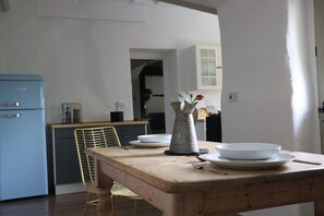 Dining - Beautiful countryside retreat with hot tub in private garden (Beaworthy)