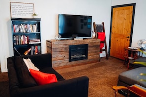 Tv, videospil, dvd-afspiller, bøger