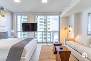 Deluxe Studio, Partial Ocean View | Iron/ironing board, free WiFi, bed sheets - Downtown Miami Condos by Lua Host (Miami)