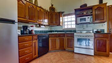 Refrigerador, microondas, parrilla de estufa y lavavajillas