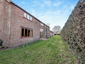 Exterior - 4 bedroom accommodation in Friskney, near Skegness (Friskney, near Skegness)