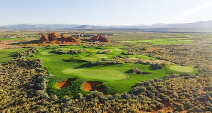 Bridgewood: Private Hot Tub + Golf + Sand Dunes