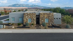Exterior - Bridgewood: Private Hot Tub + Golf + Sand Dunes (Hurricane)
