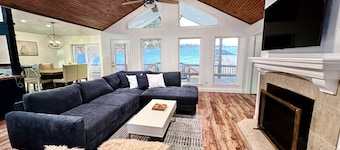 New Lakefront Home-Private Dock on Open Water in Convenient Location, Cul de sac