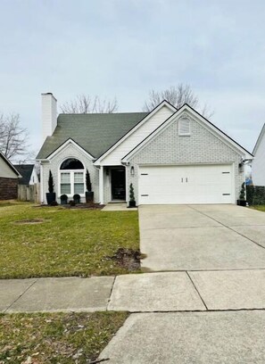 Exterior - Escape to Comfort in Lexington/Hamburg: Stylish 3BR/2.5BA Home (Lexington)