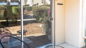 Terrace/patio - Adorable 2bd 2ba condo/KING BED, central SD (San Diego)