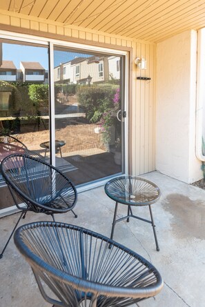 Terrace/patio - Adorable 2bd 2ba condo/KING BED, central SD (San Diego)