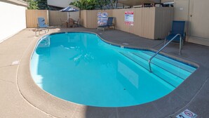 Outdoor pool - Adorable 2bd 2ba condo/KING BED, central SD (San Diego)