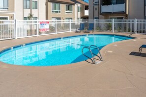 Pool - Adorable 2bd 2ba condo/KING BED, central SD (San Diego)
