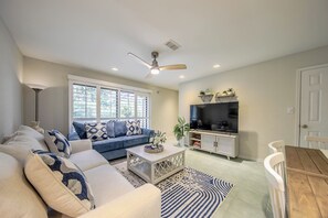 TV - Nirvana30A at Seagrove Beach, 30A 2 min walk to the beach - family friendly home (Santa Rosa Beach)