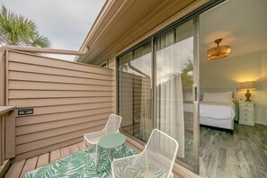 Terrace/patio - Nirvana30A at Seagrove Beach, 30A 2 min walk to the beach - family friendly home (Santa Rosa Beach)
