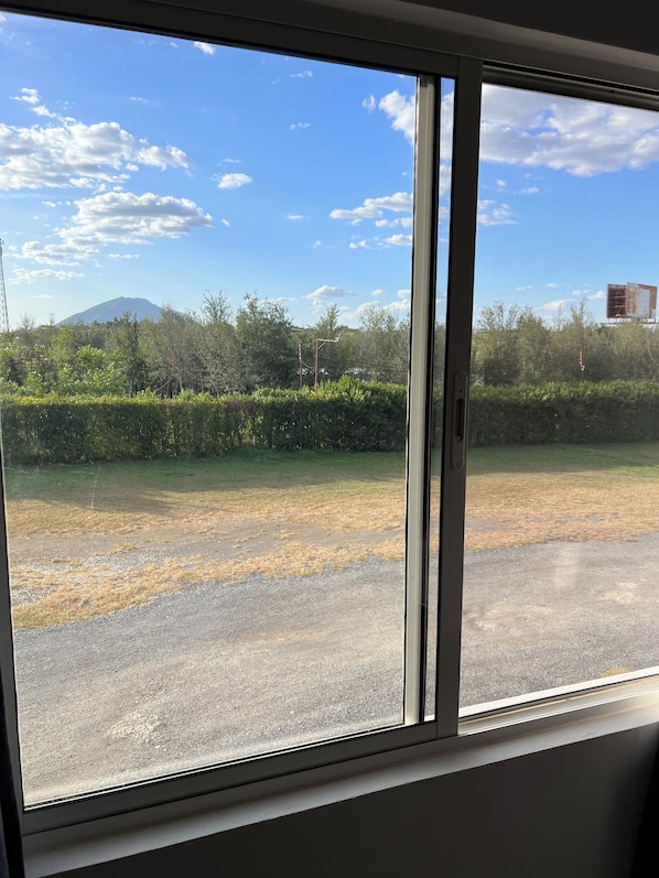 Quarto família | Vista para o jardim