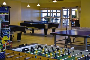 Game room - Three Bedroom Deluxe, Oceanfront Luxury Condo, Myrtle Beach (3237344) (North Myrtle Beach)